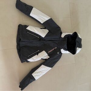 Obermeyer Girls Black and White insulated Rayla ski or winter Jacket